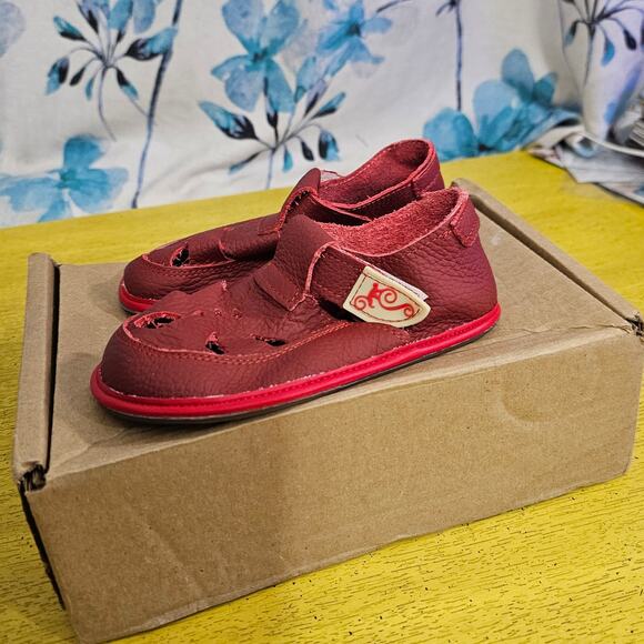 Magical Shoes Children's Barefoot Shoes Coco Red EU 26 US Kids 10 NEW NEVER WORN - Picture 2 of 7